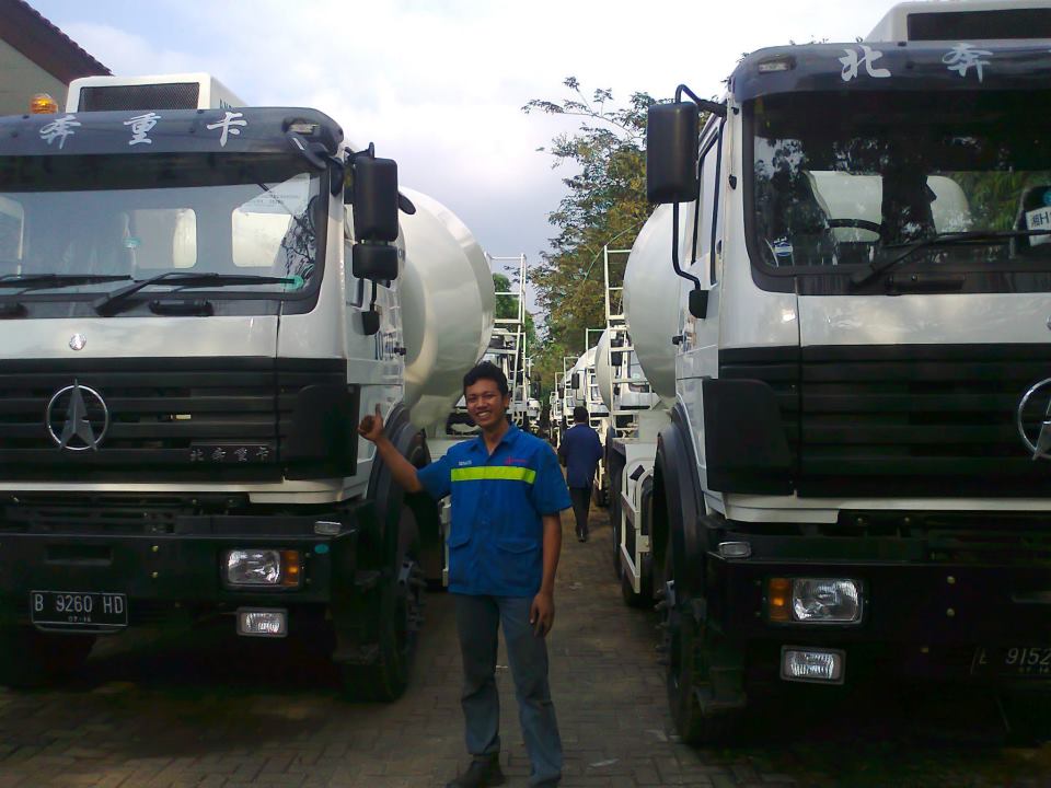 Indonesia customer order 25 unit beiben  RHD 2534 concrete mixer truck and dump truck