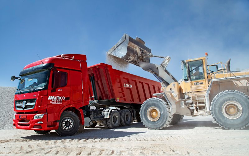 Lebanon customer order beiben V3 tractor trucks and tipper semitrailer