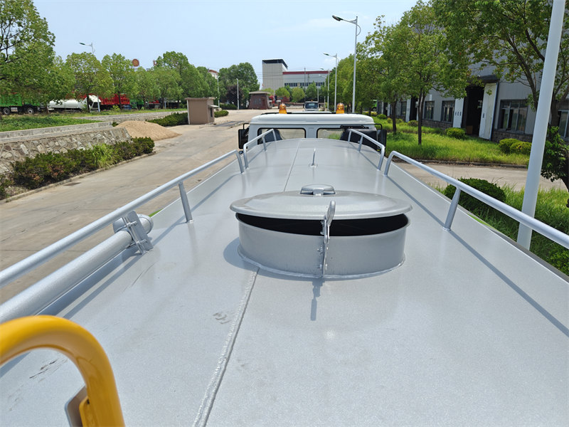 Beiben 6WD all-terrain water sprinkler truck Beiben 6WD all-terrain water sprinkler truck