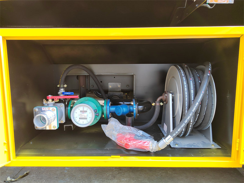 Beiben 8&times;4 fuel tanker truck