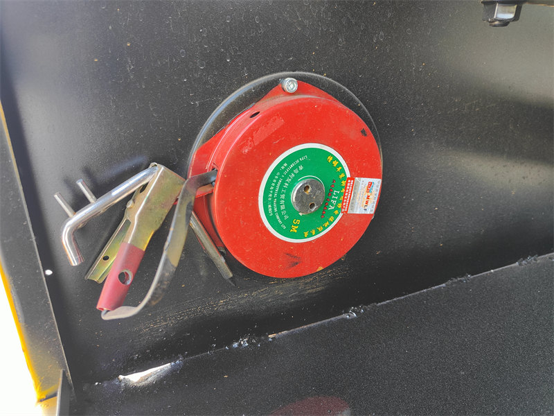 Beiben 6&times;6 AWD diesel tanker truck