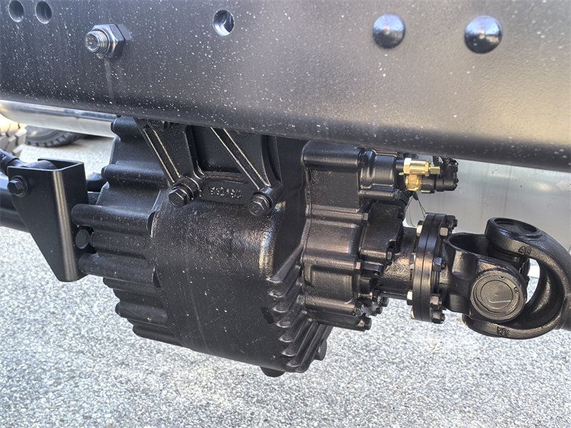 Beiben 6&times;6 fuel tanker truck