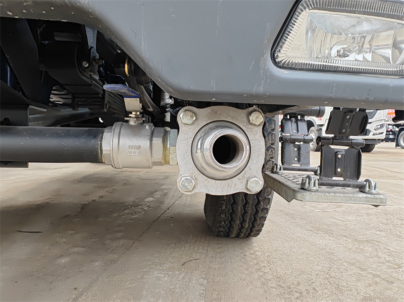 Beiben 6&times;4 water tank lorry