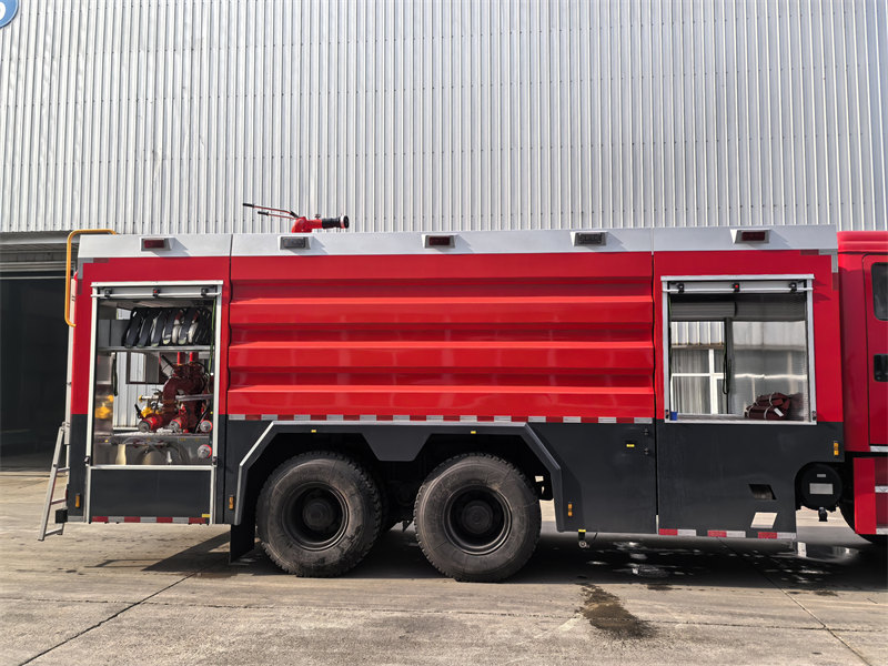 Beiben 6&times;4 water foam fire pumper truck