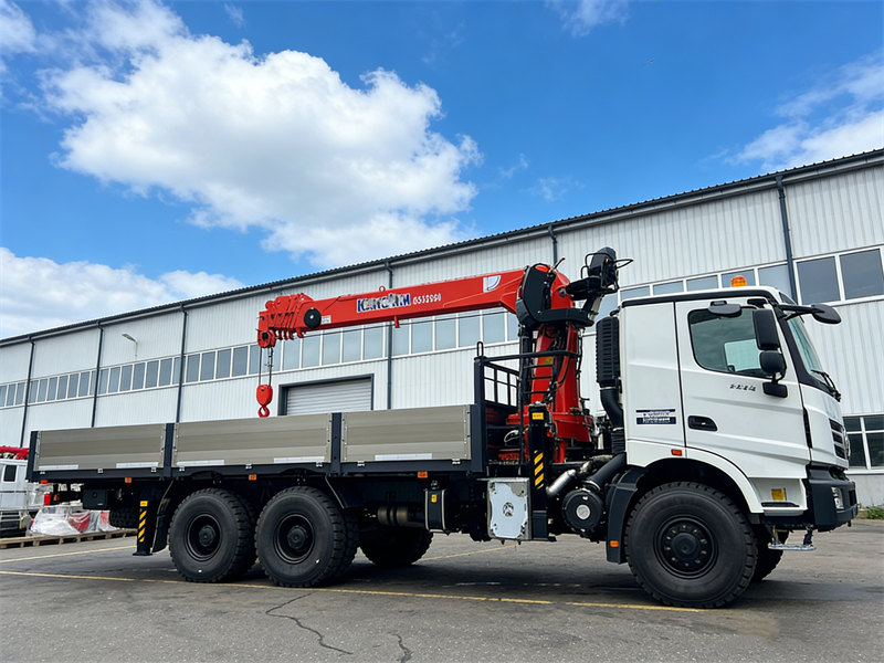Beiben V3 service truck with boom crane