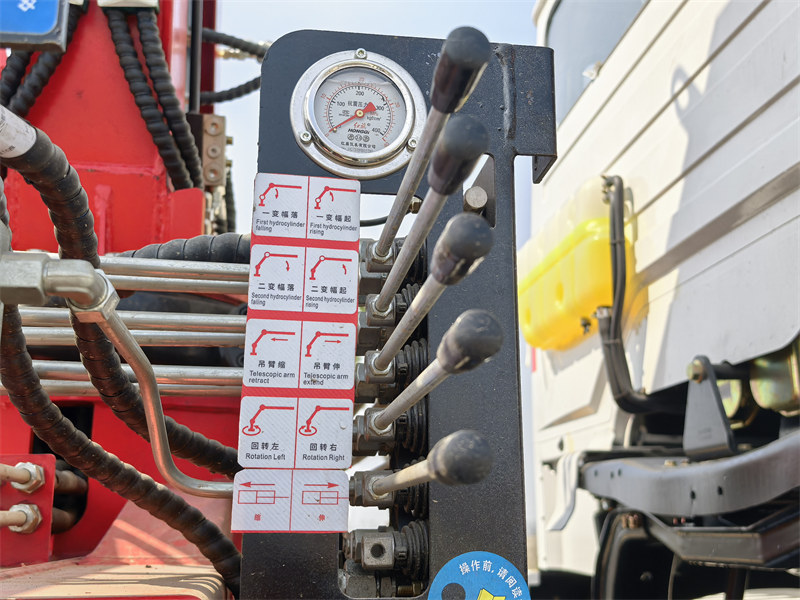 Beiben 6&times;6 truck mounted knuckle crane