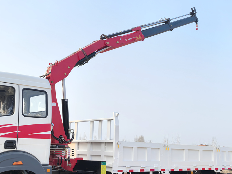 Beiben 6&times;6 lorry mounted knuckle crane