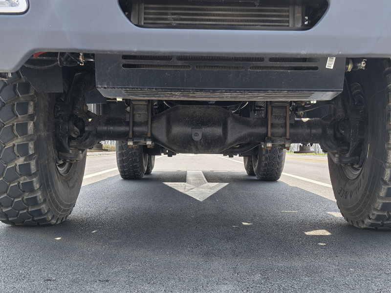 Beiben 6&times;6 truck with 4-ton knuckle crane