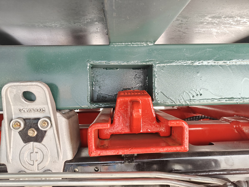 Beiben 2642 hook loader truck