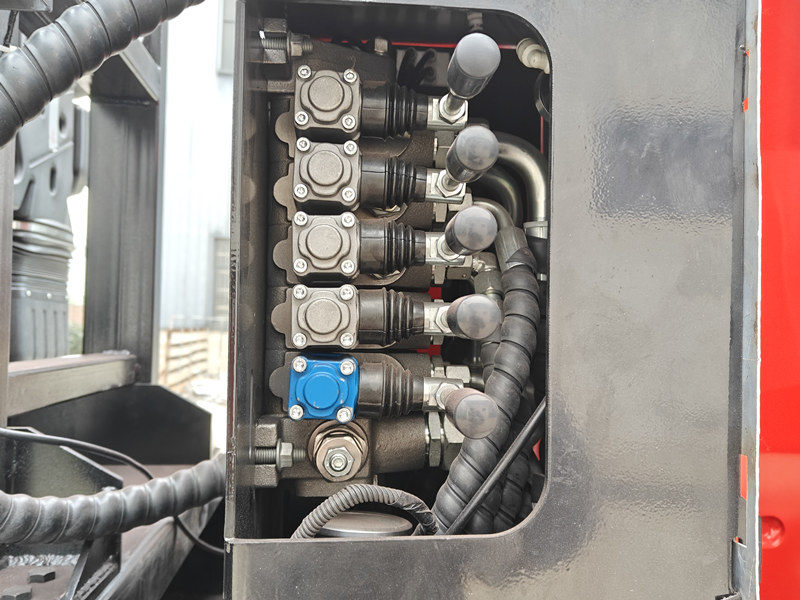 Beiben 6x4 hook loader garbage truck