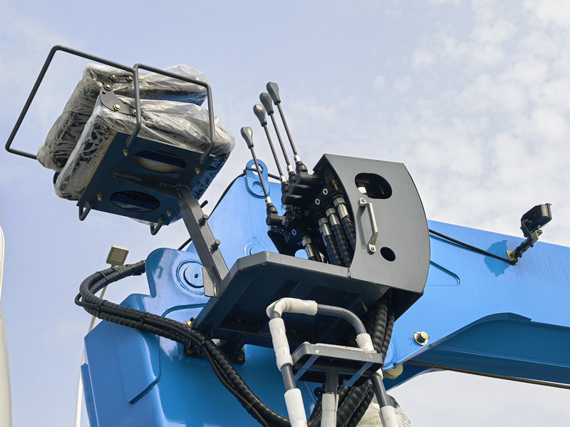 Beiben cargo truck mounted hydraulic crane