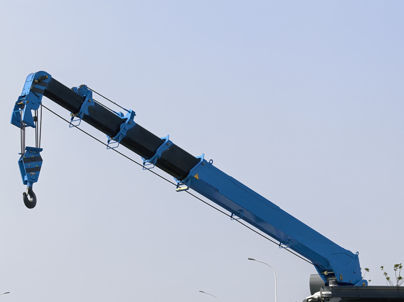 Beiben cargo truck mounted 14-ton crane