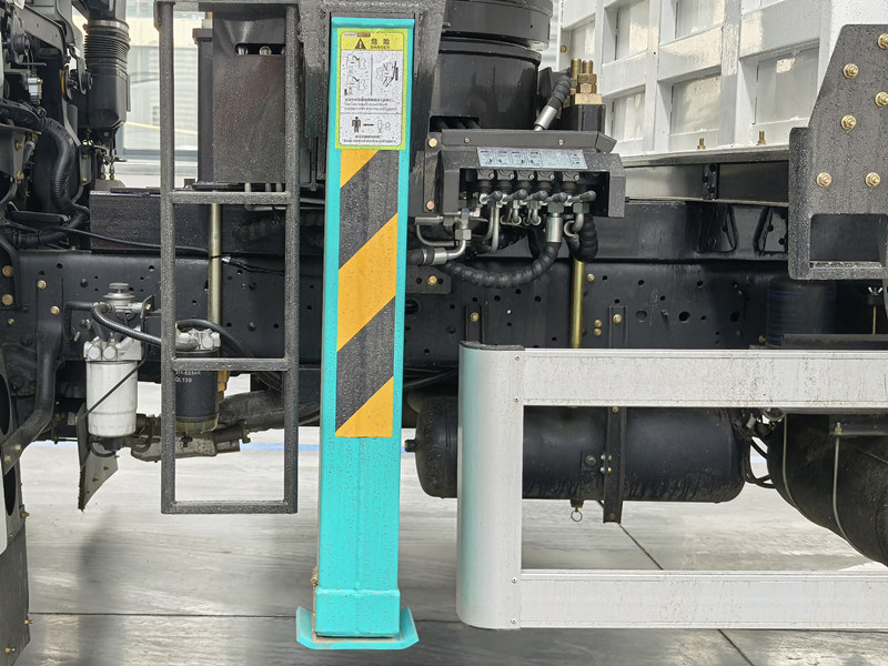Beiben utility truck mounted crane