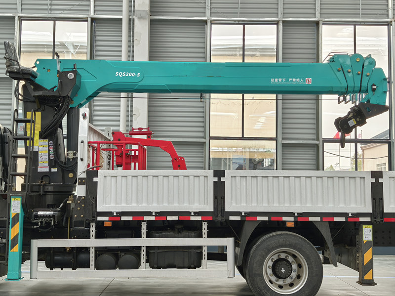 Beiben cargo truck mounted 8-ton crane