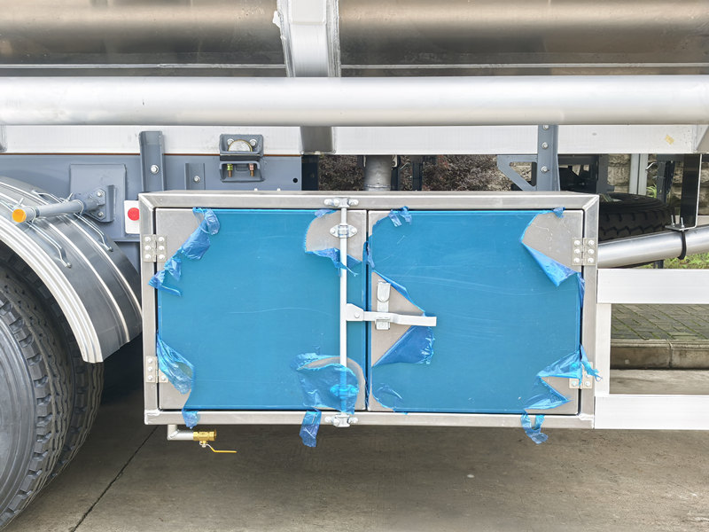 2 axles aluminum alloy diesel tanker semi-trailer