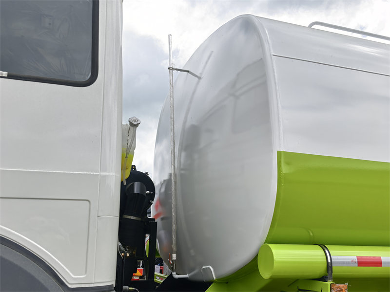 Beiben 6&times;4 water tank lorry