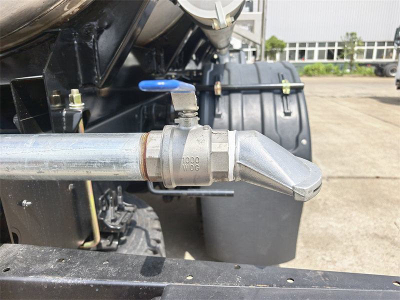 Beiben 6 wheeler water tanker truck