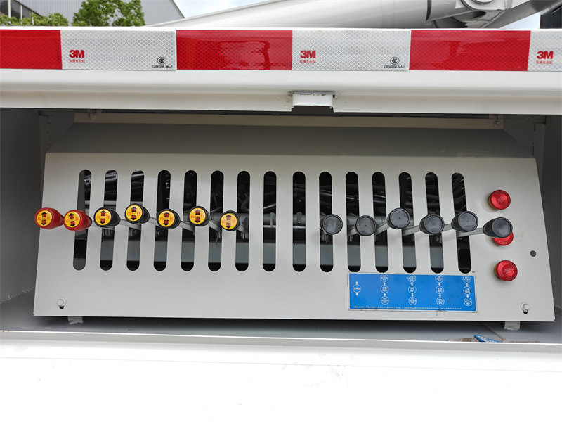 Beiben 8&times;4 50-ton heavy rotator tow truck