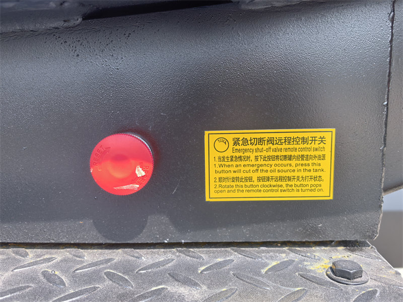 Beiben 8&times;4 heavy-duty diesel bowser