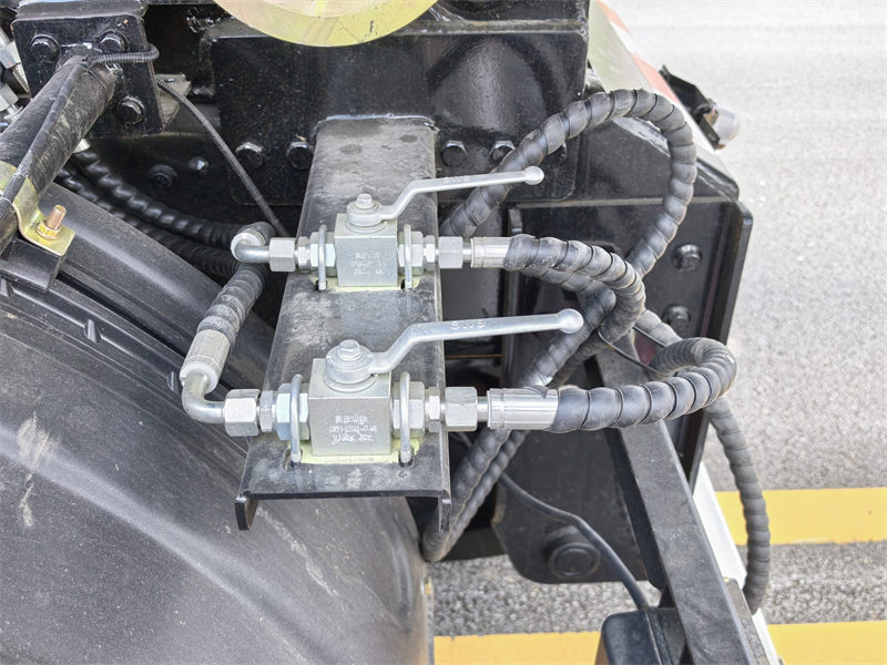 Beiben 6&times;4 hooklift bin truck