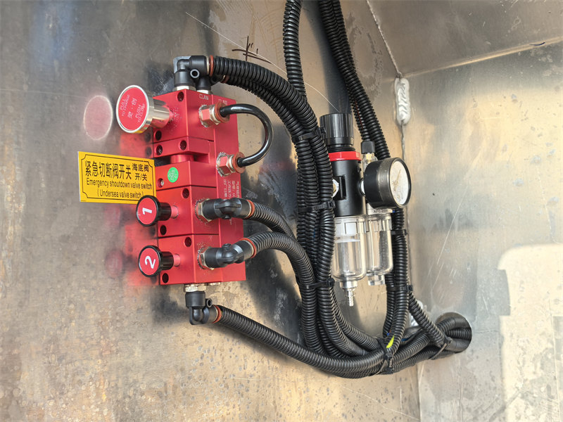 Beiben 4&times;2 aviation refueler truck