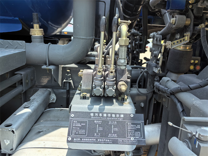Beiben 2642 vacuum pump truck