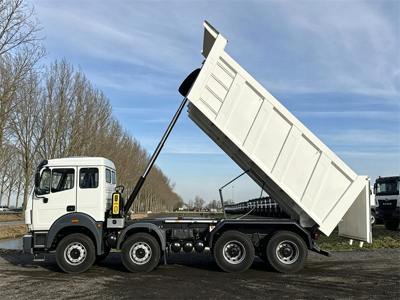 Beiben 8&times;4 heavy duty construction tipper lorry