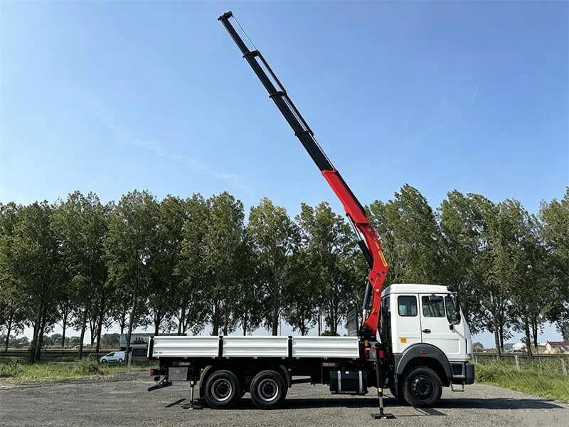 Beiben 6&times;4 heavy duty boom crane truck