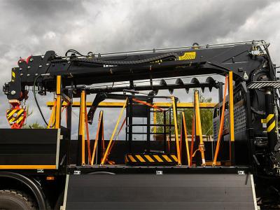 Beiben 6×6 AWD truck with crane