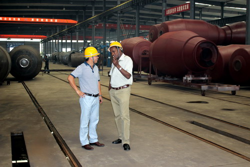 Kenya customer Mr hiuhu order beiben 2534 mixer truck and make inspection 